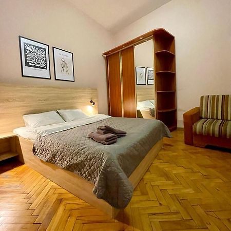 Romantic Apartments - City Center 5 15 Lviv Luaran gambar