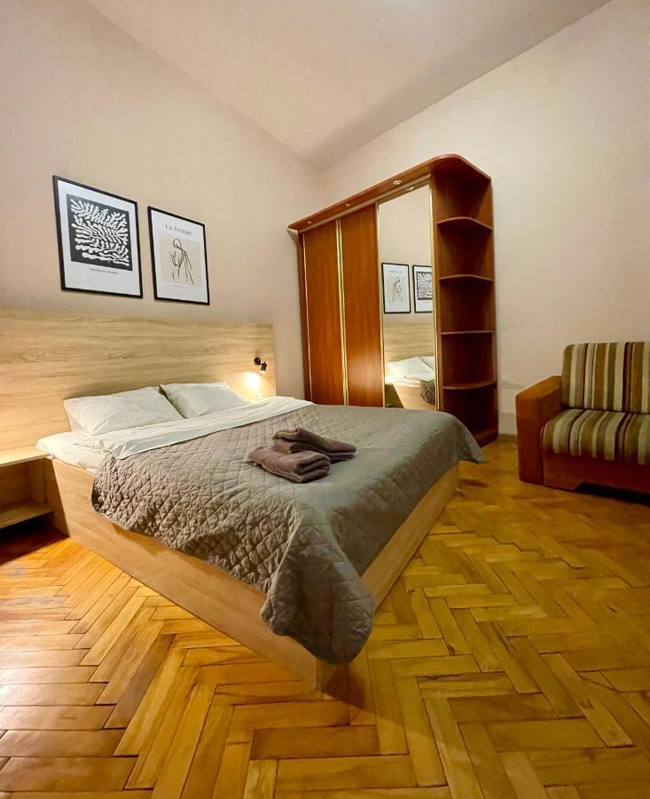 Romantic Apartments - City Center 5 15 Lviv Luaran gambar