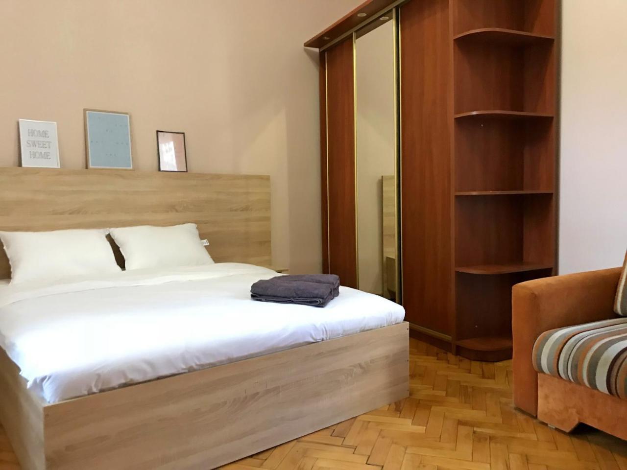 Romantic Apartments - City Center 5 15 Lviv Luaran gambar